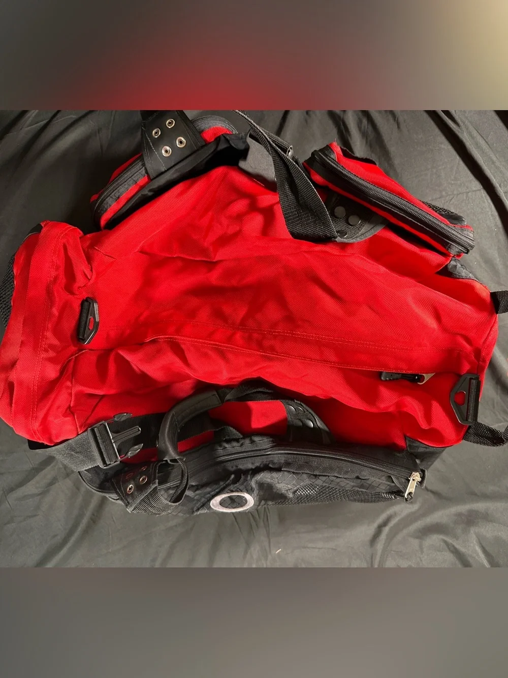 Oakley Icon 2.0 Large Red Black Retro Duffle Bag Gym Travel Y2K Gorpcore Vintage